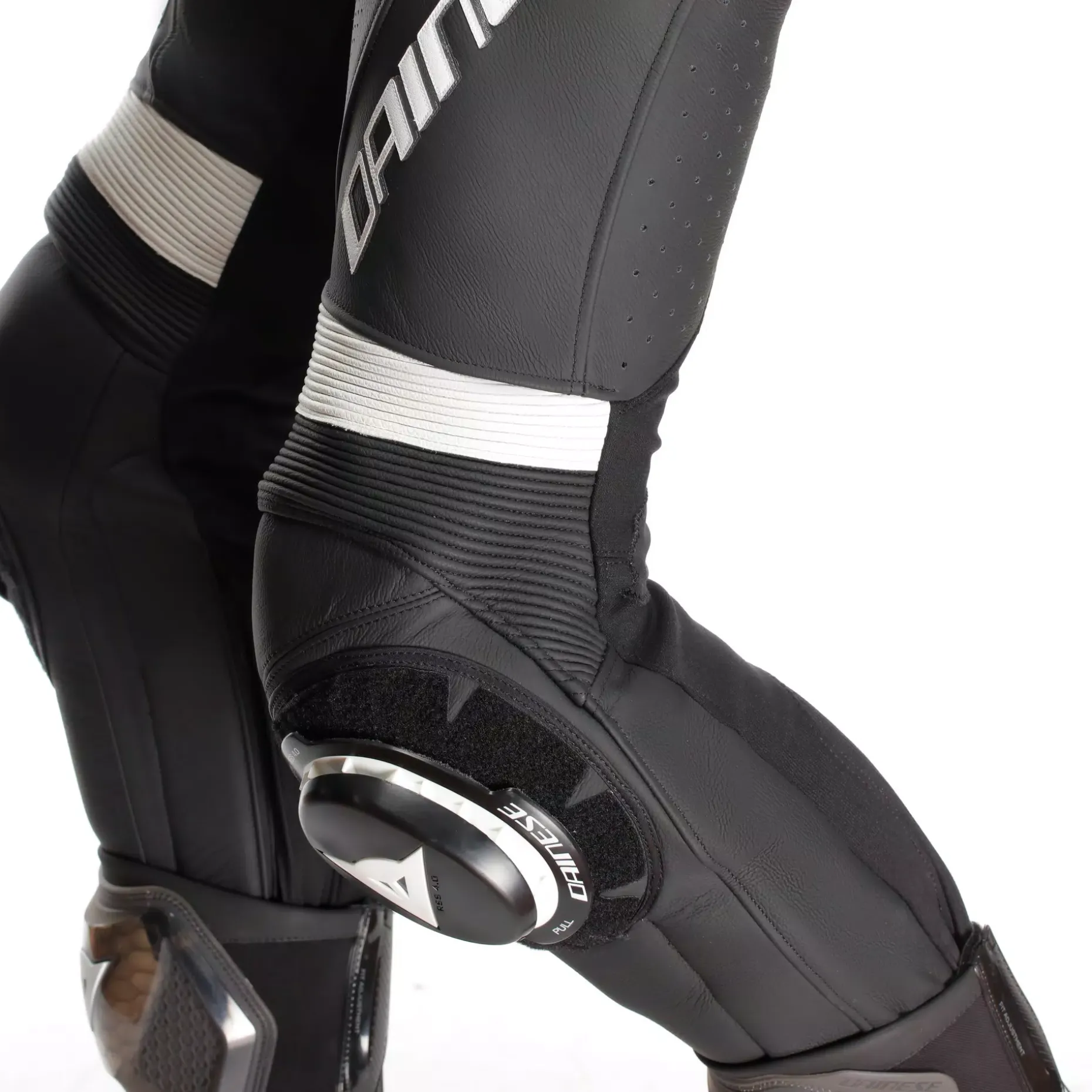 LAGUNA SECA 6 - MONO DE MOTO 1 PIEZA EN CUERO PERFORADO HOMBRE - TALLA SHORT/TALL (S/T)